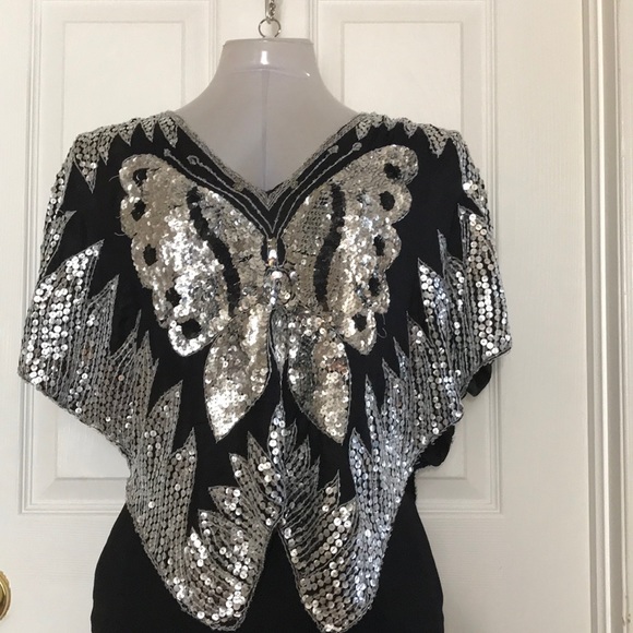 Tops - ⭐️Cute shiny sparkling 💯% silk top⭐️